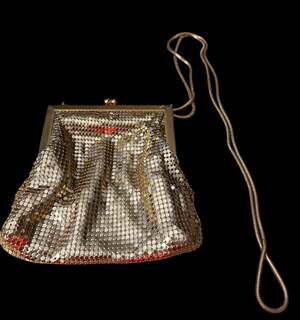 Vintage Gold Mesh Evening bag Art Deco look gold looking frame chain 21in long